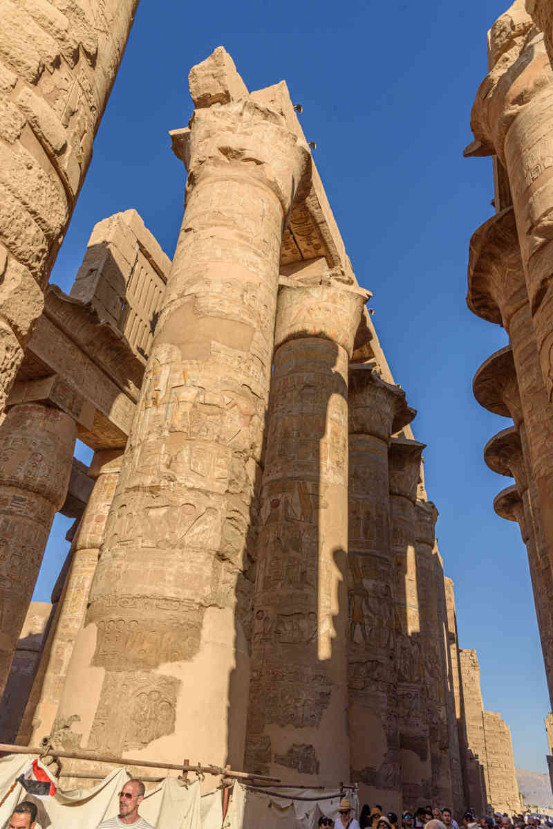 Egipto 051 - Luxor - Templo de Karnak - Sala Hipóstila.jpg